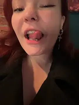 Stripchat Live Sex Cam of kinky__fox