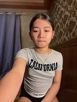Stripchat Sex Cam of hugecock_molly