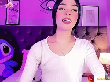 Stripchat Adult Webcams of Amira_Ember