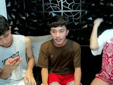 Stripchat Free Porn Cam of roberthugecock