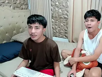 Stripchat Adult Webcam of roberthugecock