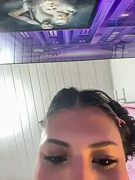 Stripchat Live Sex Cam of lulubratzz