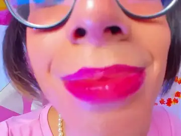 Stripchat Live Sex of Madeline_21