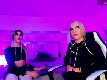 Stripchat Live Sex Cam of Alexa_and_Aranza_