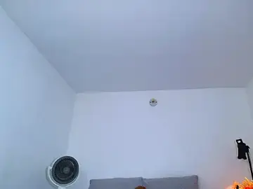 Stripchat Adult Webcam of SARA_TS_FOX