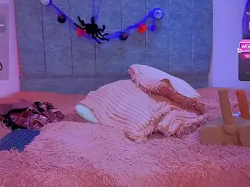 Stripchat Free Porn Cam of housegirl_bigcock