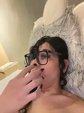 Stripchat Adult Webcam of MrJ_Victoria