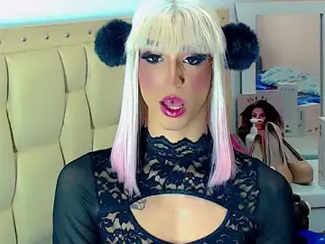 Stripchat Live Sex Cam of briana_sex32