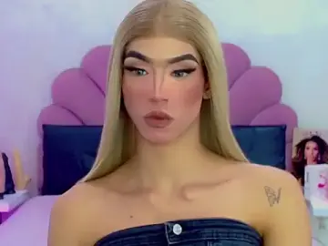 Stripchat Sex Cam of briana_sex32