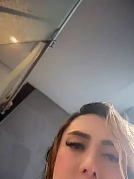 Stripchat Free Live Porn of tinker_exotic_1