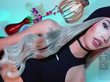 Stripchat Free Porn Cam of emelly_horny_