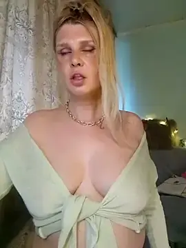 Stripchat Sex Cam of TsPostophere