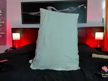 Stripchat Adult Webcam of MiaMarin_hot