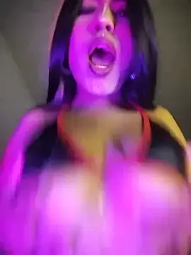 Stripchat Live Sex of KITTYSQUIIRT