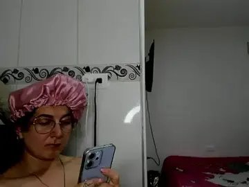 Stripchat Live Sex Cam of Sweet-Suck69