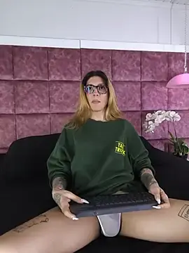 Stripchat Sex Cam of JessieGarvet19