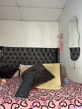 Stripchat Live Sex Cam of saragill323