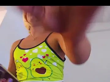 Stripchat Free Live Porn of blondebitchlitle