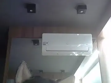 Stripchat Sex Cam of SkinnyKitten