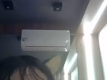 Stripchat Live Sex Cam of SkinnyKitten