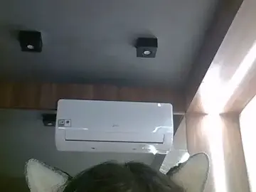 Stripchat Live Sex Cam of SkinnyKitten