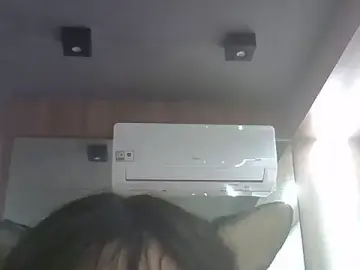 Stripchat Nude Webcam of SkinnyKitten