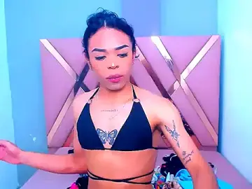 Stripchat Sex Cam of gabriela_saenz_