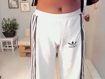 Stripchat Free Porn Cam of Nahomy_Collins_