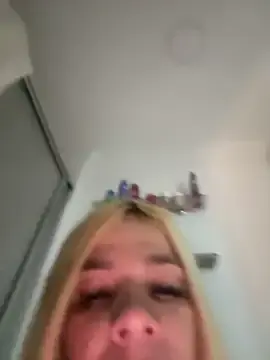 Stripchat Live Sex Cam of lanahot-77