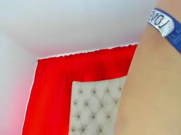 Stripchat Live Sex Cam of evelin_24_