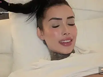 Stripchat Nude Webcam of belllbonniie