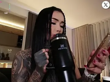 Stripchat Sex Cam of belllbonniie