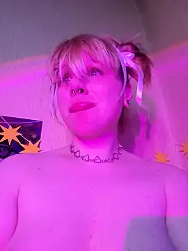 Stripchat Watch Live Sex Cams of wehavepussies_xoxo