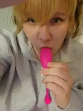Stripchat Free Live Porn of wehavepussies_xoxo