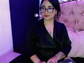 SeleneMore from stripchat