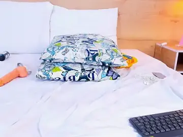Stripchat Sex Cam of Chloee__Adams