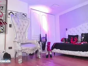 Stripchat Live Sex Cam of miss_nicolesds_