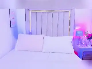 Xlovecam Live Sex Cam of MichelleDenise