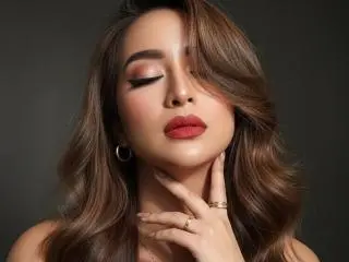 YourDreamGoddess from xlovecam