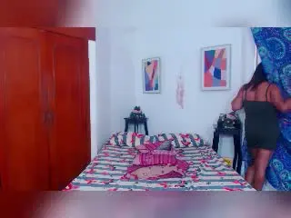 Xlovecam Free Live Porn of EmilyBigHot