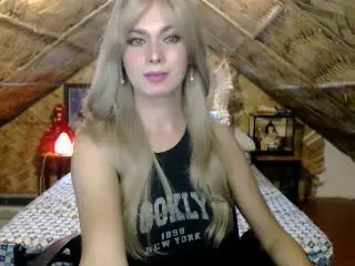 Xlovecam Free Live Porn of BeautyQueenTs