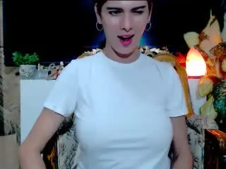 Xlovecam Adult Webcam of BeautyQueenTs