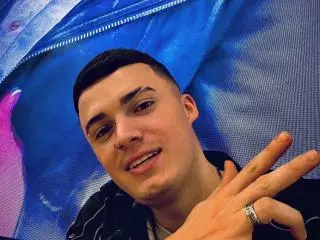 Xlovecam Adult Webcams of KenFerrer