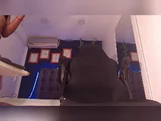 Xlovecam Free Porn Cam of KloeDollyHot