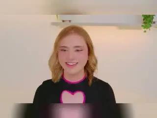 Xlovecam Live Sex Cam of SeraphinneX