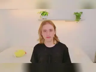 Xlovecam Free Live Porn of SeraphinneX