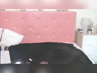 Xlovecam Watch Live Sex Cams of IrisIrs