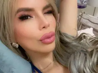 Xlovecam Live Porn of HotCumAdriana69x