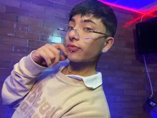 Xlovecam Watch Live Sex Cams of KermyBerty