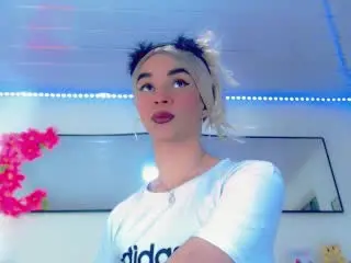 Xlovecam Watch Live Sex Cams of KateHadid